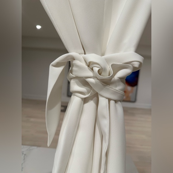 Club Monaco size US2 White flared pant jumpsuit with belt - Picture 9 of 9